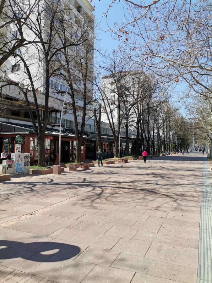 Calla 5 Apartment - Main Square, In The City Shopping Center - Parking Slot With Security And Video Camera Skopje Bagian luar foto